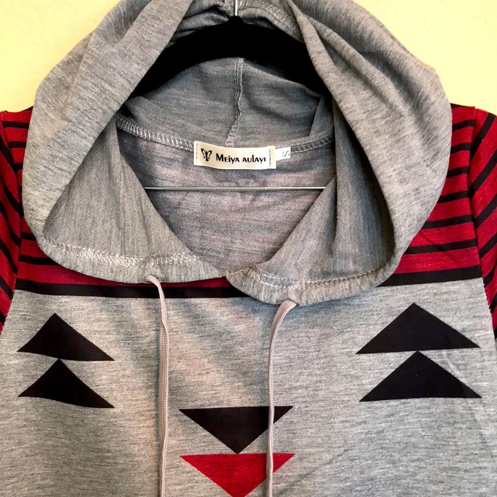 Aztec pattern hoodie - Picture 3 of 5